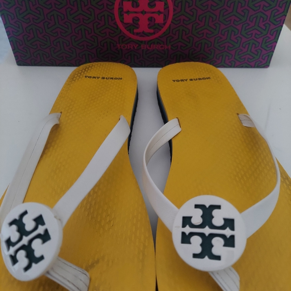 Tory Burch size 11 Minnie flip flop